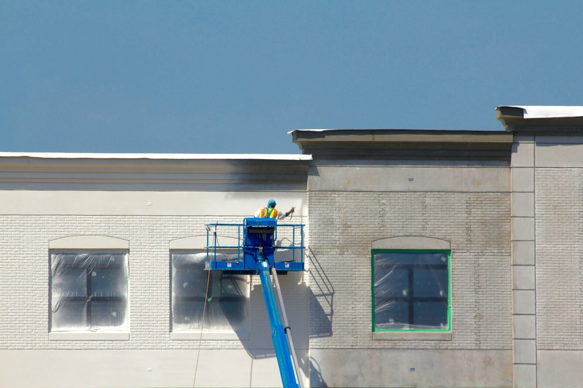 Spray painting office building Spray painting office building